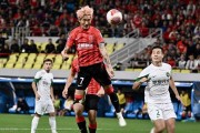 开云体育-里尔中锋三连底线过人，让对手措手不及
