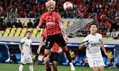 开云体育-里尔中锋三连底线过人，让对手措手不及