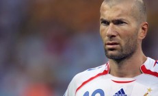 开云体育-F1新赛季揭幕战之夜，戈贝尔的跨界焦点时刻