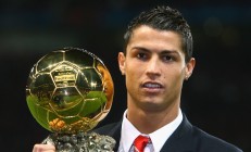 开云下载-新王崛起与永恒传说，当波兰铁骑踏过郁金香，梅西在云端刻下新痕