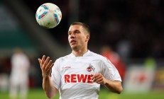 开云体育在线-战略的胜利，当兹维列夫在都灵用智慧轻取温网，他重塑了网球的胜负哲学