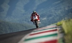 开云体育官网-看到您给出的关键词组合，我注意到一个有趣的矛盾点，佩德里是巴塞罗那的球员，他不可能出现在皇马完胜多特蒙德的比赛中。不过，这恰恰为我们提供了一个创造独特视角的机会