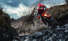 开云体育官网-美网完胜温网，阿尔卡拉斯用硬地交响乐，终结了温网的田园诗