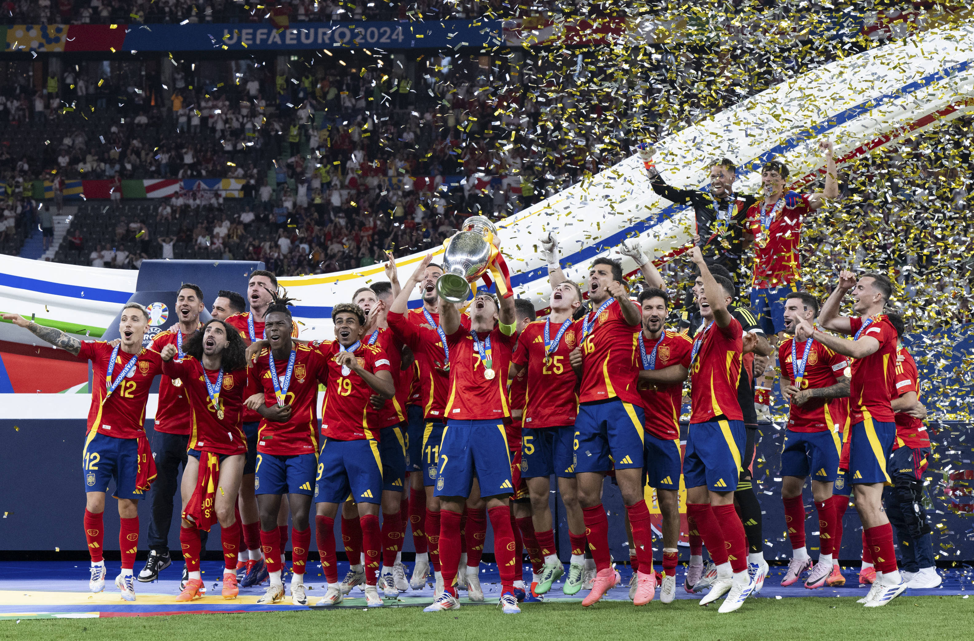 丹麦队奋力拼搏，欧国联赛事精彩不断