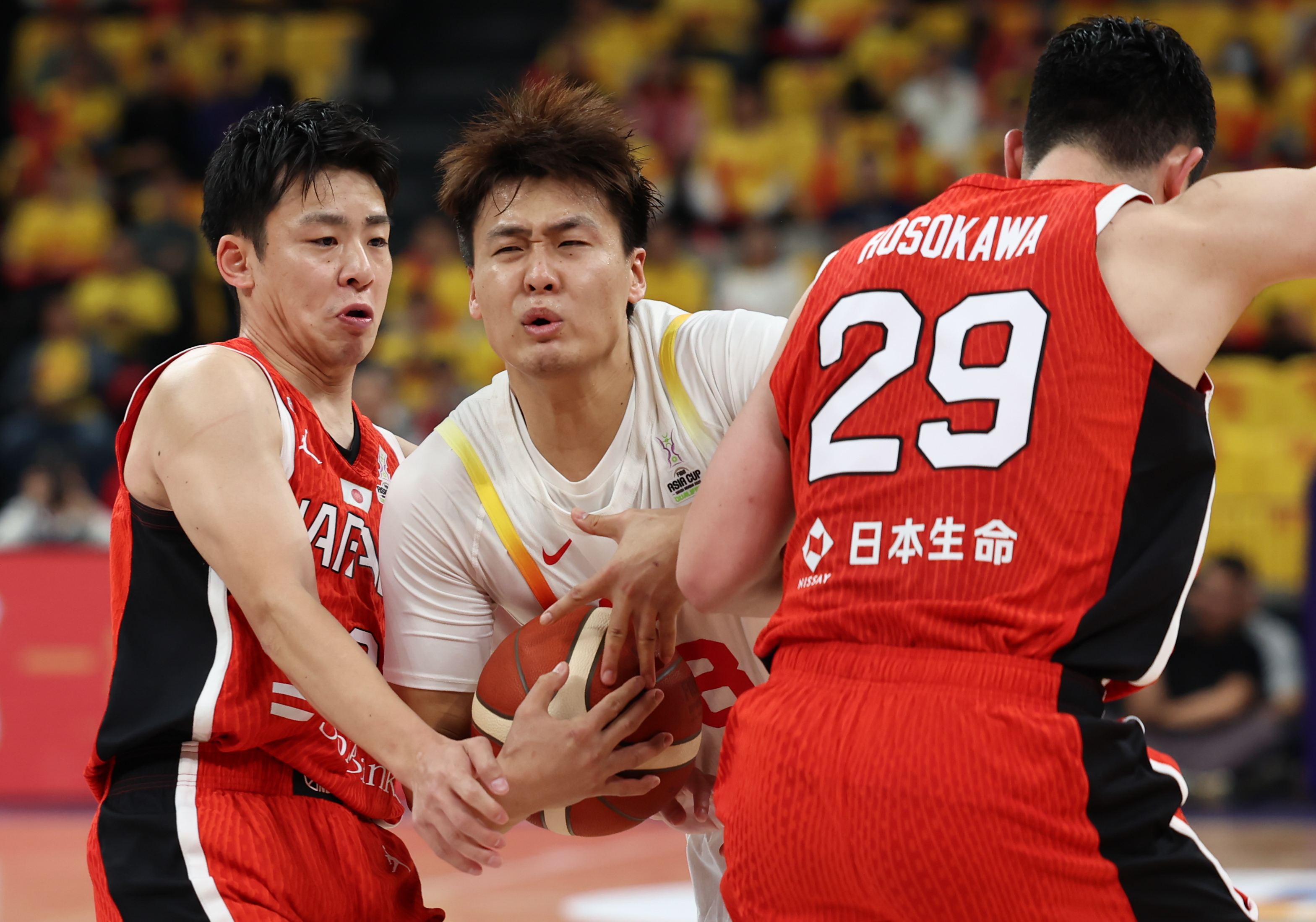 亚洲杯篮球赛精彩对决，胜负难分