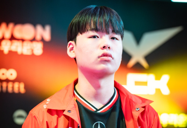 包含IG绝杀KT，Keria关键团战开团秒人鏖战多局半决赛，让粉丝疯狂欢呼的词条