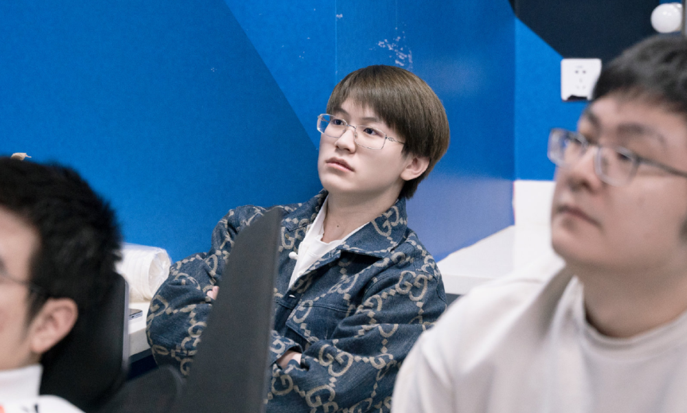 TES碾压FNC，Meiko关键团战开团秒人强强对话成都决赛之夜，锁定晋级资格的简单介绍