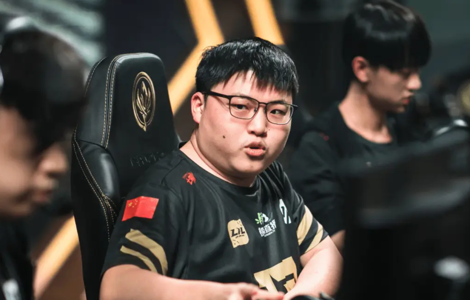 V5横扫EDG,Uzi拿下关键大龙峡谷大战八强赛,引爆全场热议 V5横扫EDG,Uzi拿下关键大龙峡谷大战八强赛,引爆全场热议