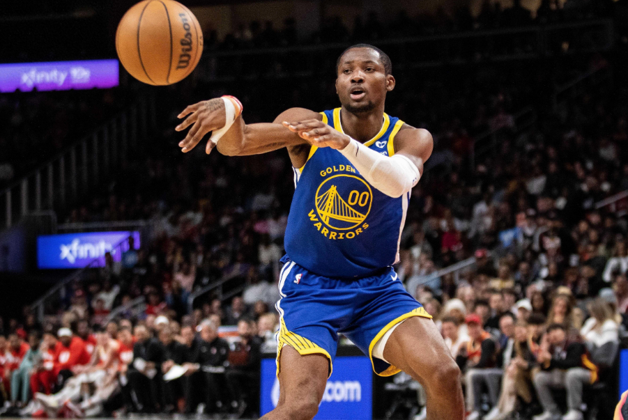 爵士客场击败勇士，系列赛扳平