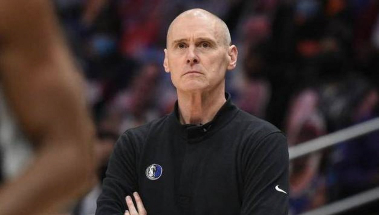 步行者主帅因指责裁判被罚款 步行者主帅因指责裁判被罚款