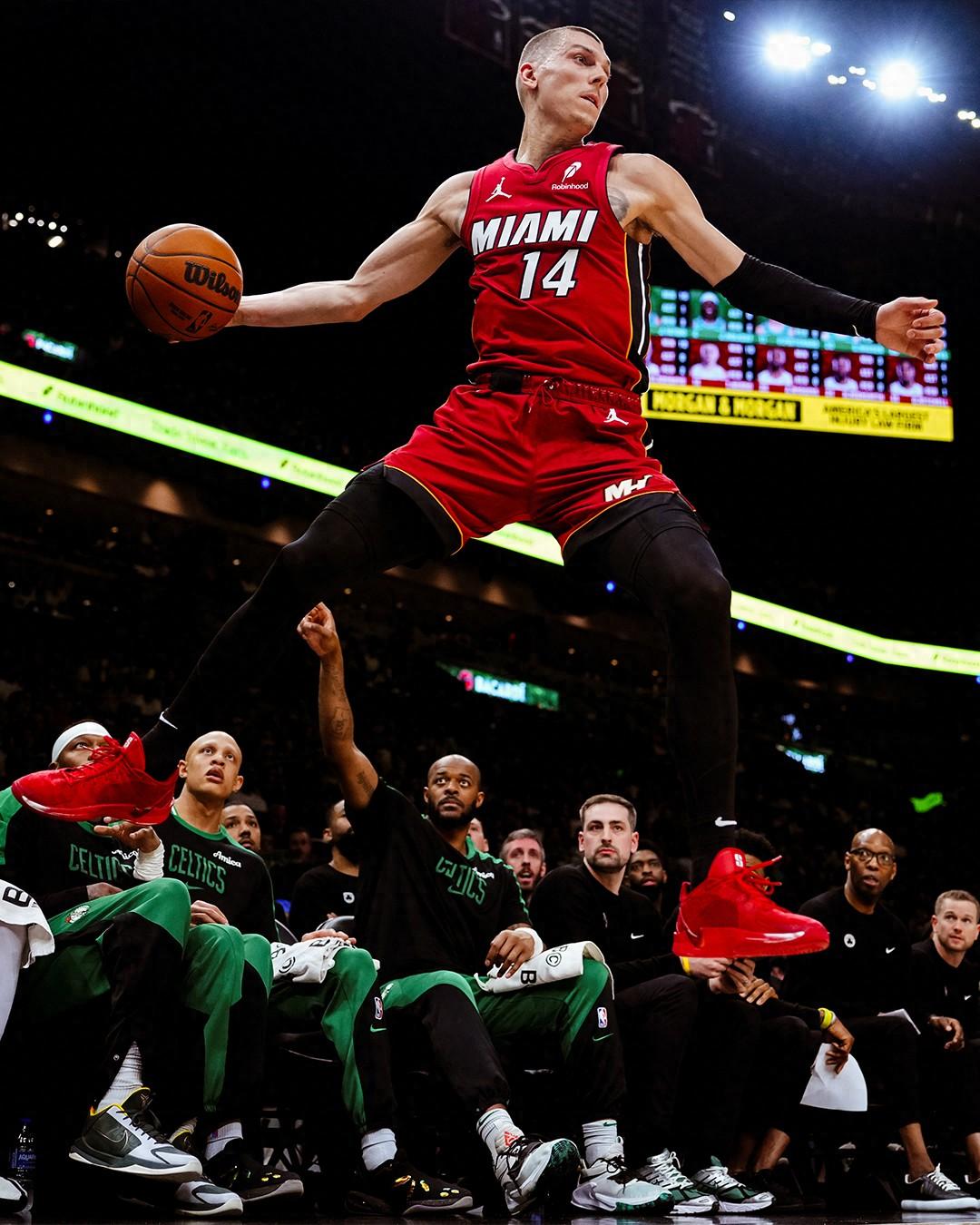 波什带伤出战助热火击败猛龙晋级东部决赛 波什带伤出战助热火击败猛龙晋级东部决赛