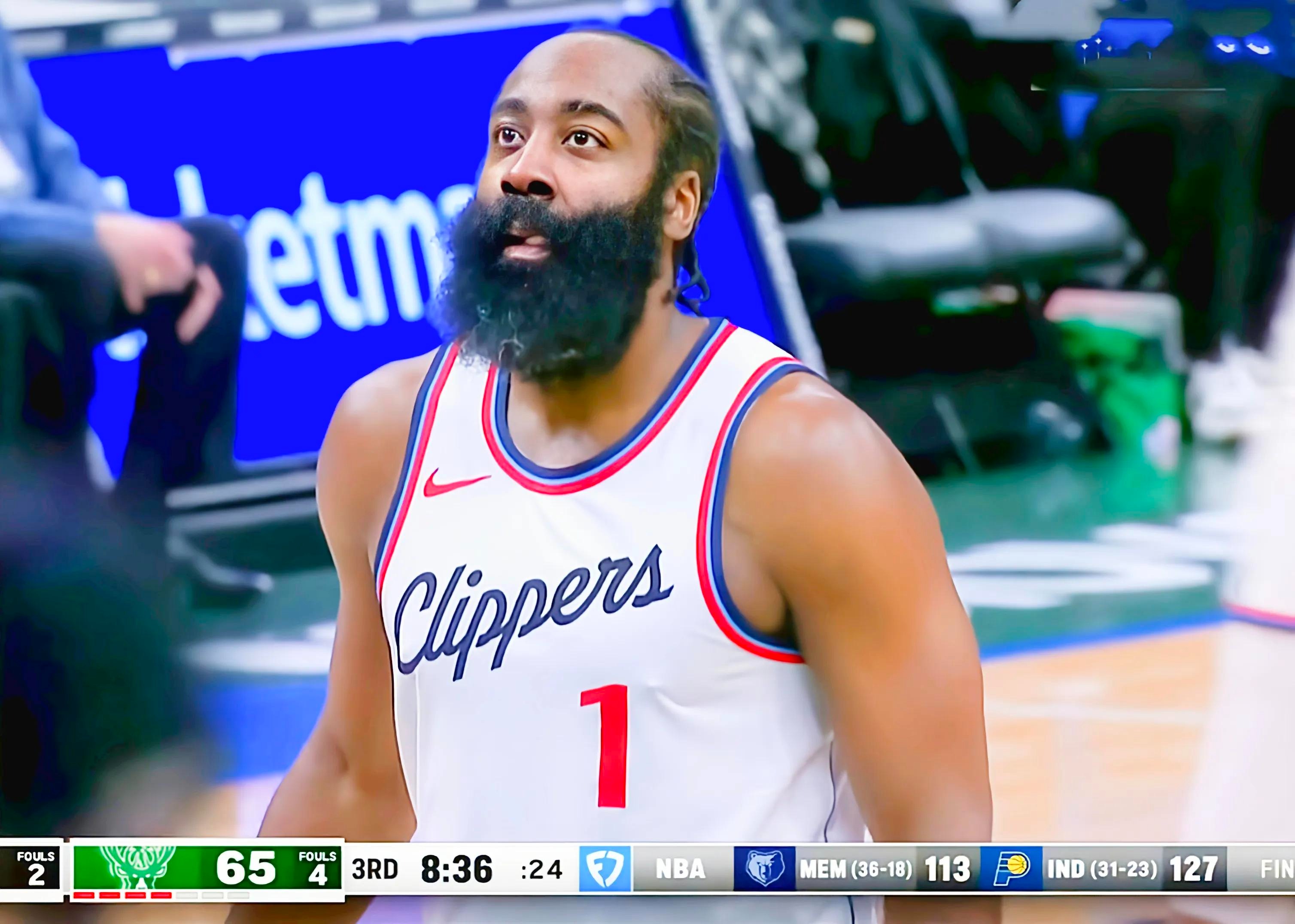 关于快船队惨败于雄鹿,遭遇三连败的信息 关于快船队惨败于雄鹿,遭遇三连败的信息