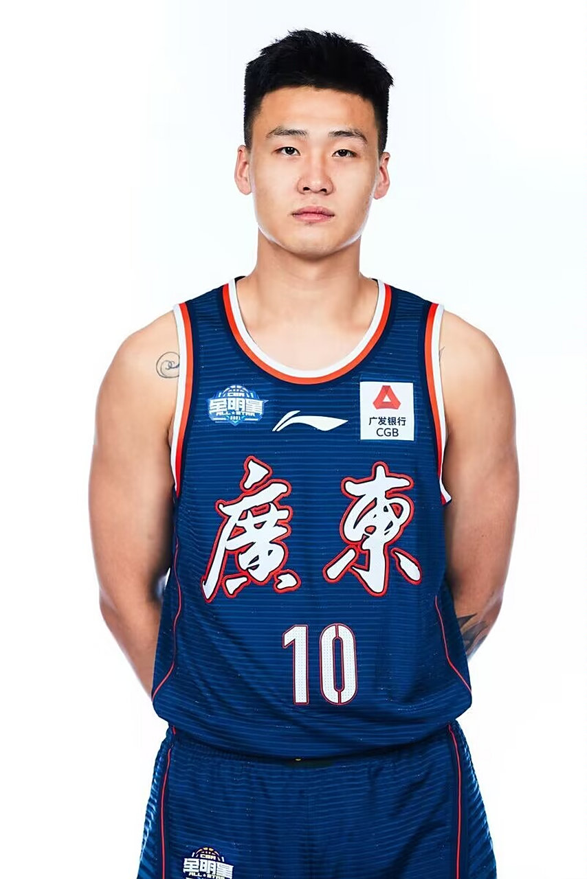 河北队后卫发挥出色,成为全场焦点 河北队后卫发挥出色,成为全场焦点