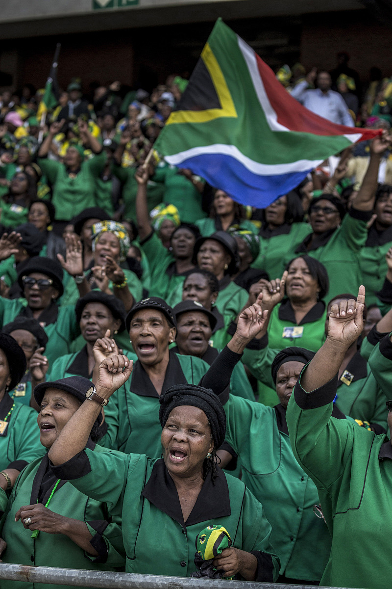 非洲球员在顶尖比赛中勇夺奖杯 非洲球员在顶尖比赛中勇夺奖杯