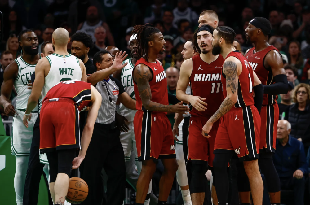 猛龙鏖战爵士，麦科勒姆统治全场的简单介绍