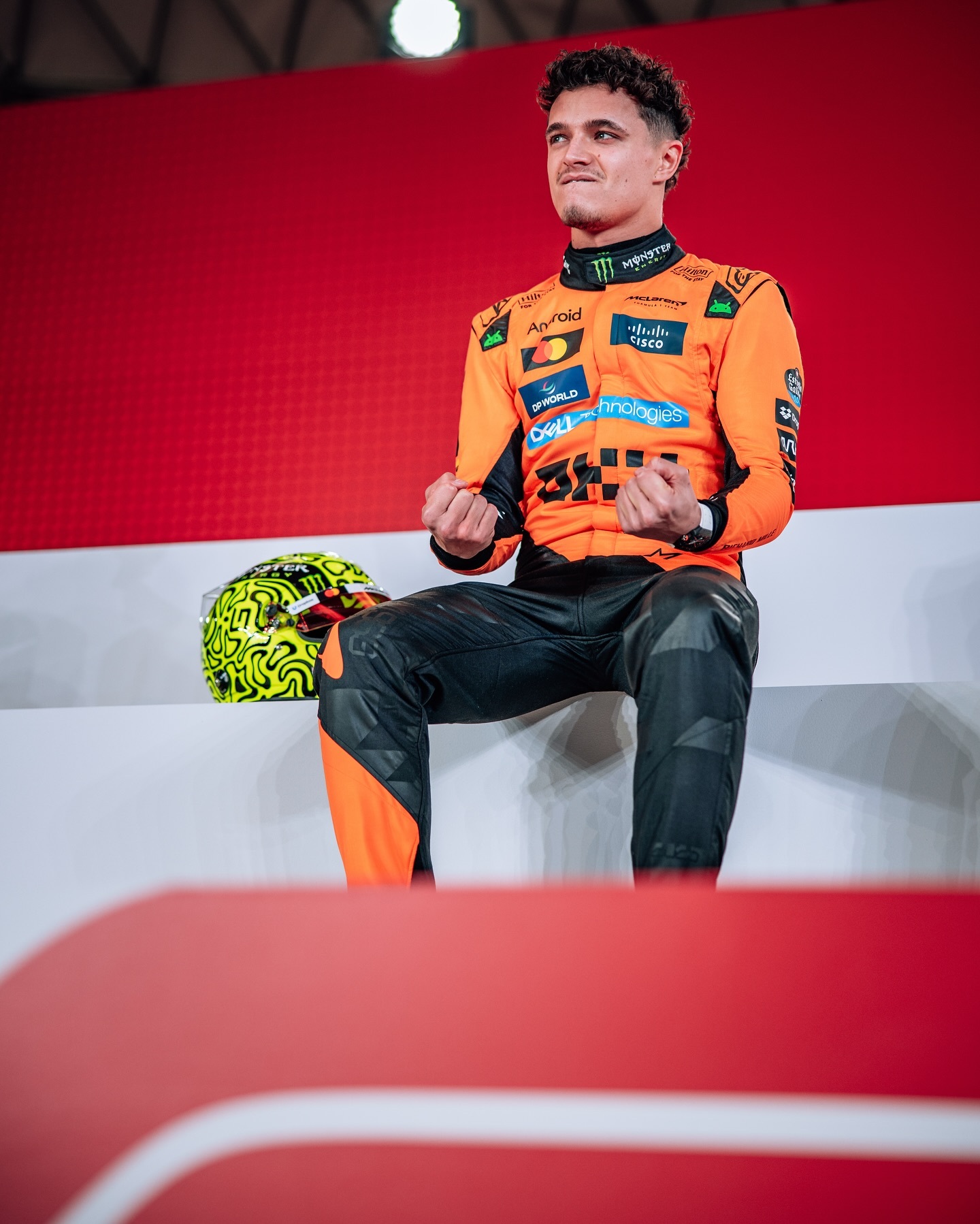 包含哈斯车队轻取红牛二队，诺里斯惊艳四座的词条