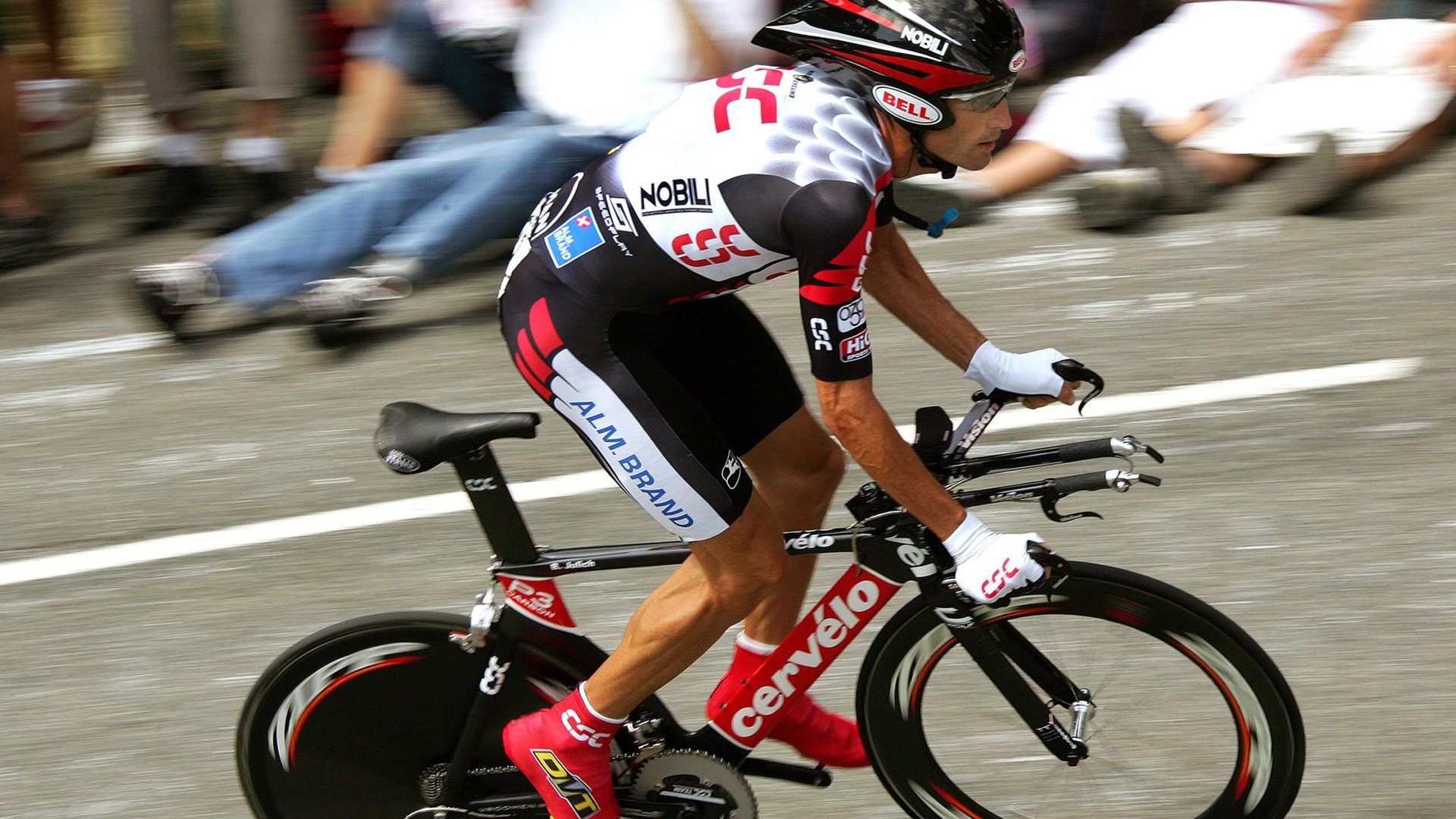 欧冠之夜，瑞典血拼莱比锡红牛，马丁内利成为关键先生